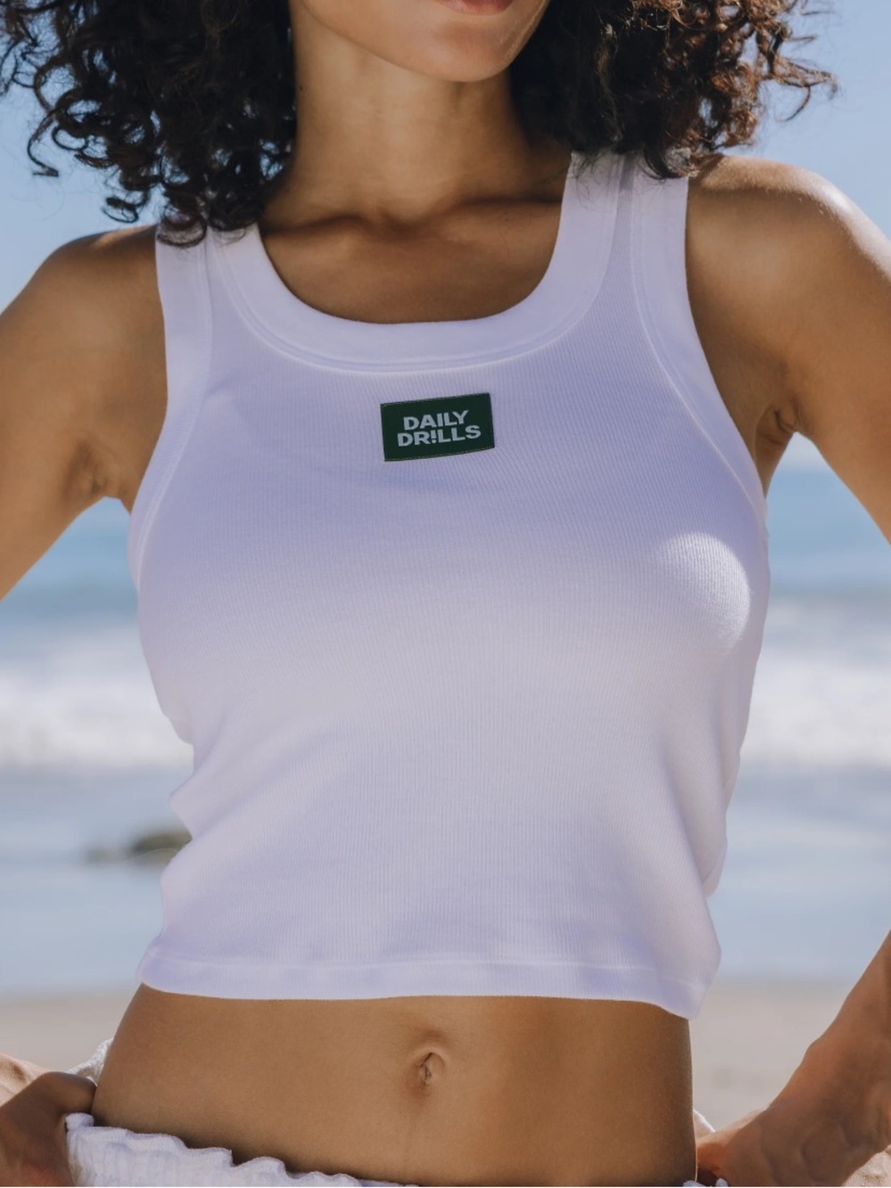 DAILY DRILLS LOGO RIBBED TANK WHITE - XS/S